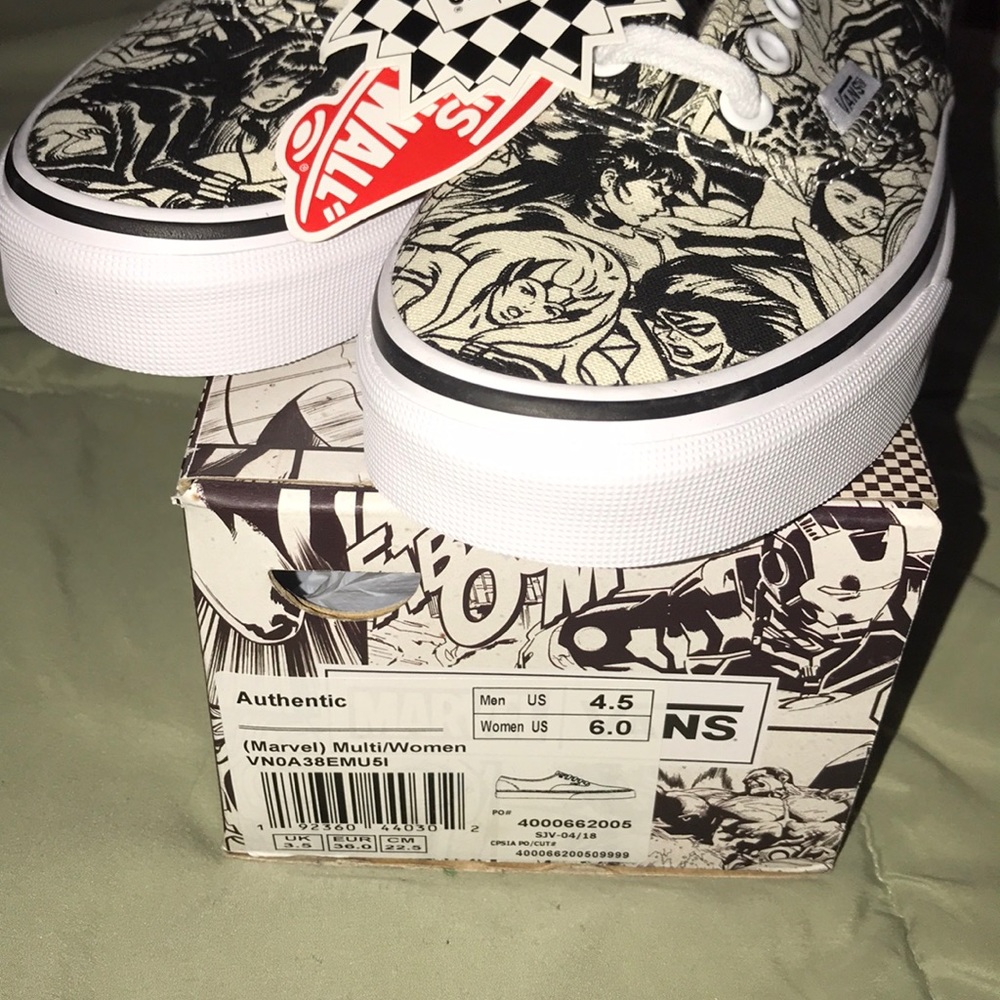 VANS MARVEL COLLAB NWT